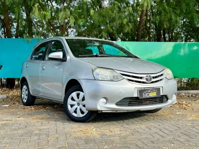 Toyota Etios XS 1.5 Flex 16V 5P Mec. 2014