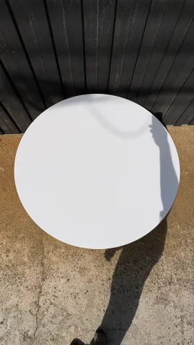 Mesa de centro redonda em MDF