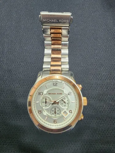 Vendo Relógio Michael Kors original lindo.