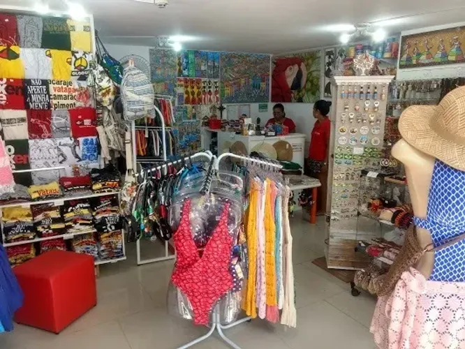 Vendedoras para lojas de moda praia e artesanato.