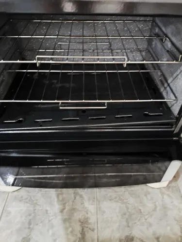 Vendo fogão elétrico de 6 bocas Eletrolux R$500,00
