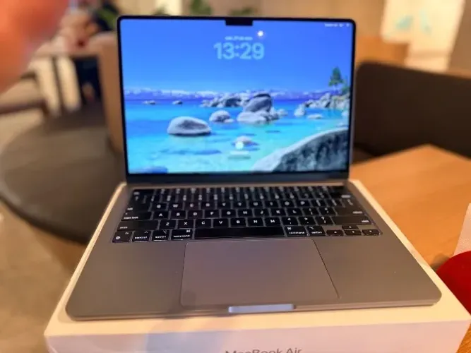 213 - MacBook Air M3 - Impecável! Bateria original a 98%! Na caixa, como novo!