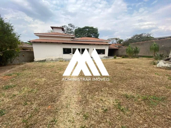 Vendo casa em Itaúna em excelente localização!