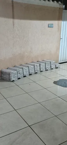 Telha esmaltada branca