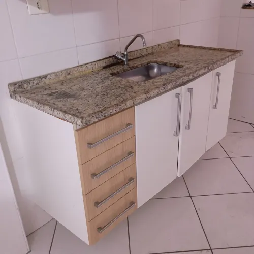 Armário e balcão de cozinha completo