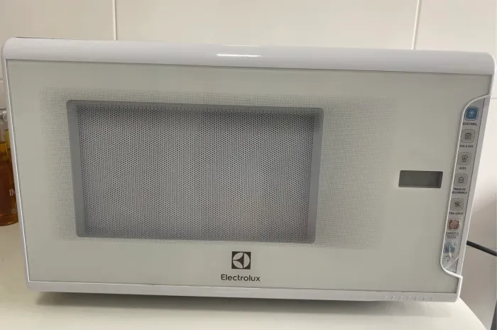 Microondas Electrolux 3L branco