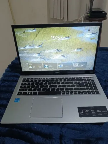 Notebook c/ tela de 15.6 pouquíssimo usado!!
