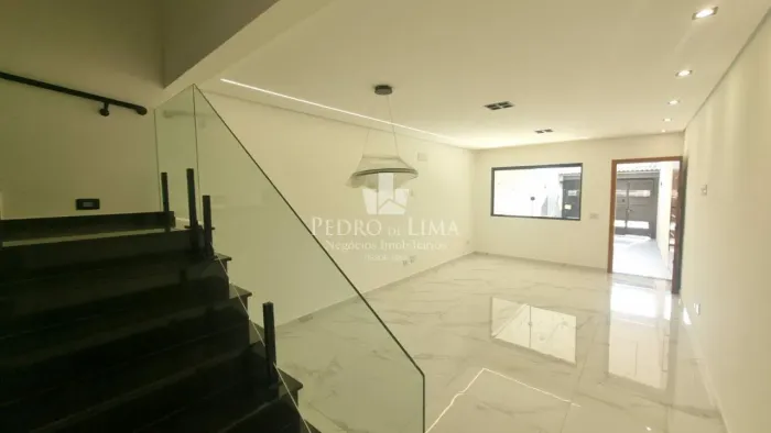 Sobrado à venda na Vila Ré, 3 suítes, 2 vagas e área gourmet