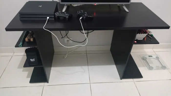 Vende - se mesa escritório e cadeira gamer