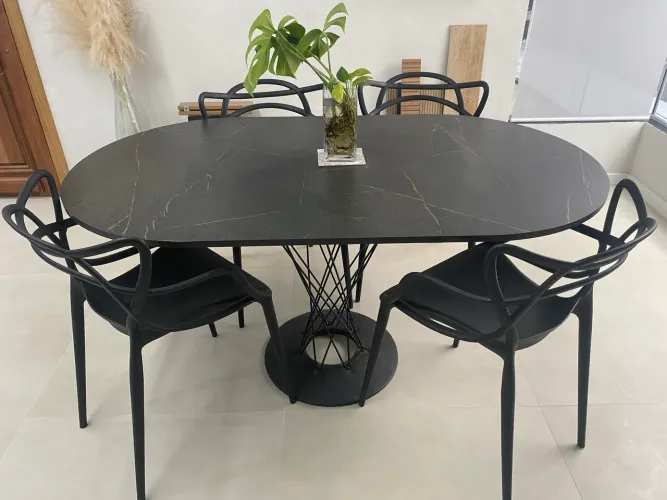 Mesa de jantar oval