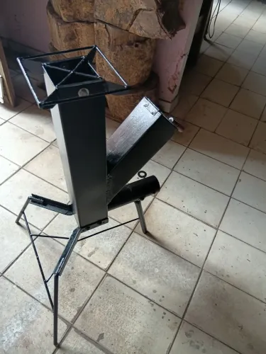 Fogão foguete a lenha.