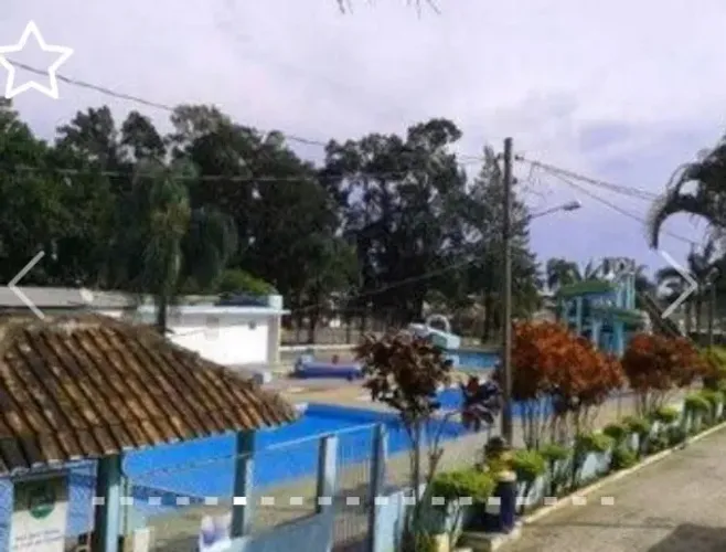 Casa em condomínio club
