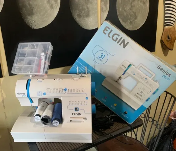 Máquina de costura Elgin Genius plus