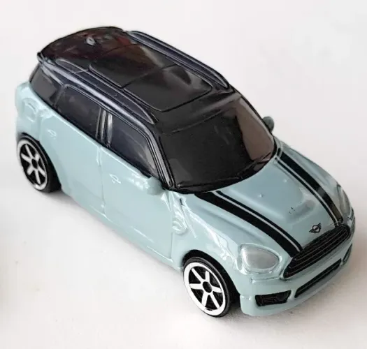 Miniatura 1:64 Maisto Mini Countryman Azul Claro