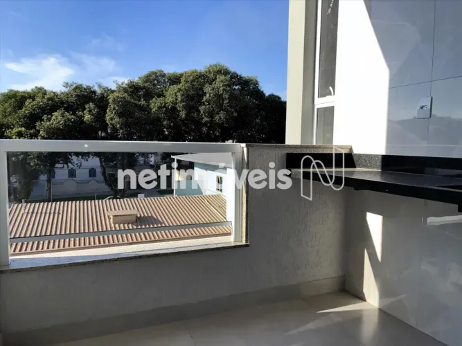 3 quartos prontos para instalação de ar-condicionado com 01 suíte e varanda, 100m²;