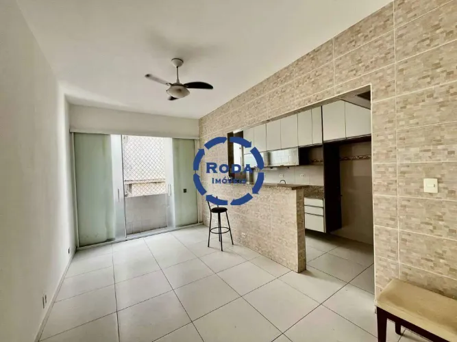 Apartamento reformado a uma quadra da praia no Boqueirão!