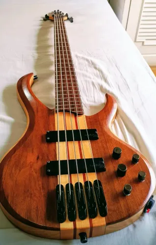 Baixo Ibanez btb 675