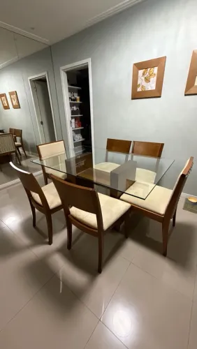 Mesa de jantar de vidro