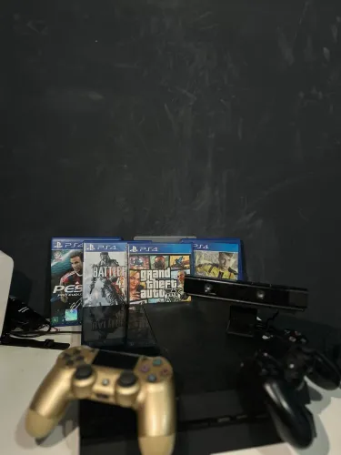 PlayStation 4 Fat 500Gb + 2 Controles + 5 Jogos + Move