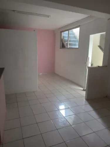 Isaías Imoveis aluga Sala comercial na rua Osvaldo cruz, centro ao lado da sorveteria.
