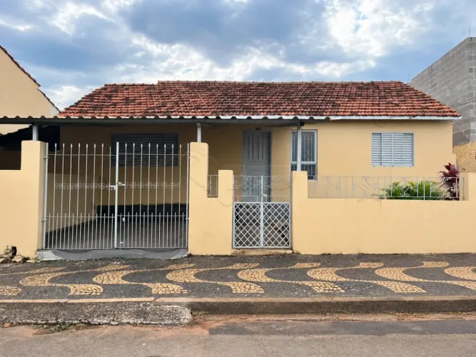 Casa residencial com 02 quartos no Bairro Boa Vista.