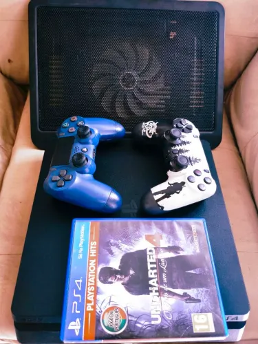 PS4 Slim 500GB + PS2 (Leitor OK)