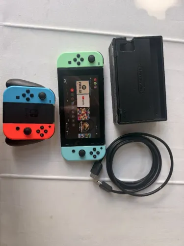 Nintendo Switch V1 Desbloqueável + 4 Controles + FIFA 23 - Impecável