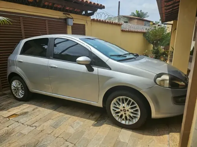 Fiat Punto Essence 1.6 Flex 16V 5P 2014