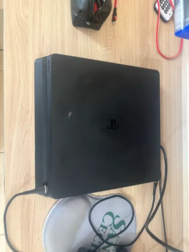 PlayStation 4 - 2 consoles - 6 jogos