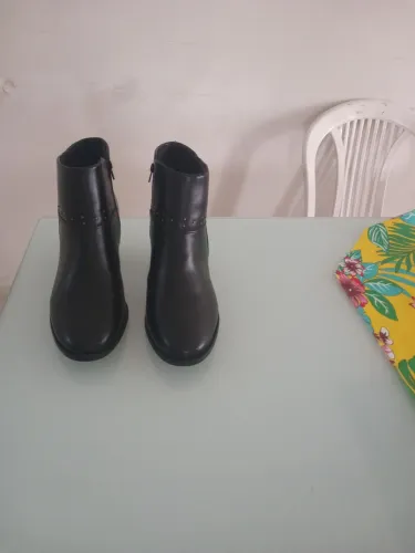 Vendo uma bota modare bem confortável nova nunca usada