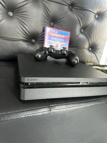 Ps4 slim de 1 Tera com jogos