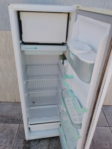 Geladeira usada muito bem conservada