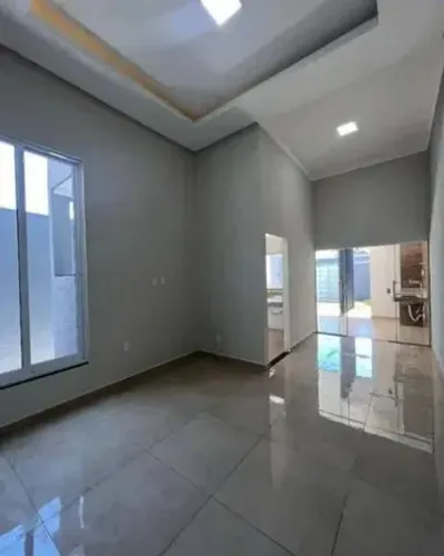 Vende-se esta casa entrada de 10mil