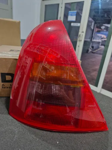 Lanterna Renault Clio Hatch 1999 a 2003 vermelha Esquerda Depo 