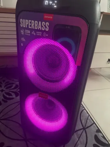 Vendo caixa nova AIWA super potente 200w com 15 horas de bateria