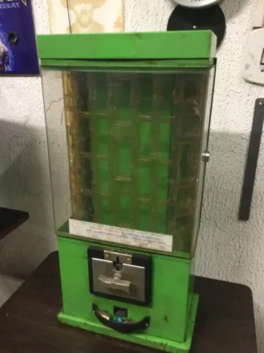 Máquina de brinde antiga