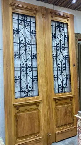 Porta de madeira de demolição