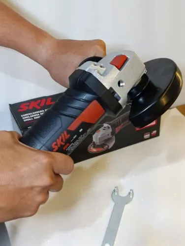 Esmerilhadeira skil 700w profissional