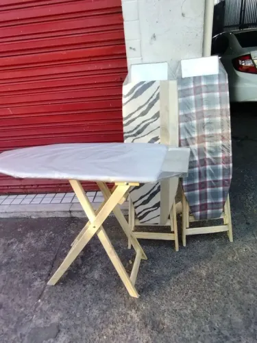 Tábua de passar roupas de madeira 