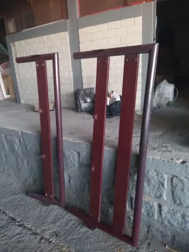 Cama de casal de Metal com estrado