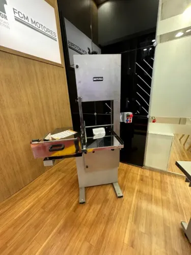 Serra fita industrial motor 1,5cv com mesa inox,estrutura pintada 