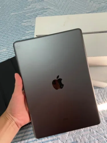 iPad 9ª geração 64 GB com acessórios, semi novo