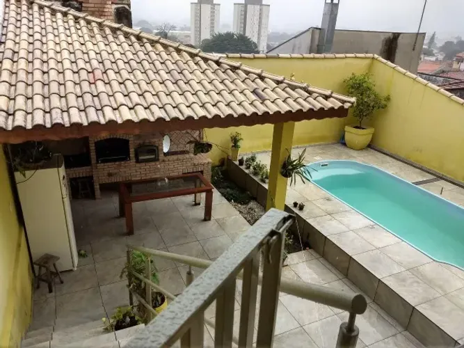 Sobrado com Piscina no Altos de Santanna em Jacareí-SP