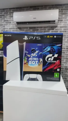 PlayStation 5 (PS5) Digital 825GB - AstroBot e Gran Turismo 7 - com dois anos de garantia!