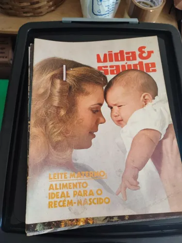 Lote com 28 Edições Antigas da Revista Vida & Saúde (1980-1983) - R$50