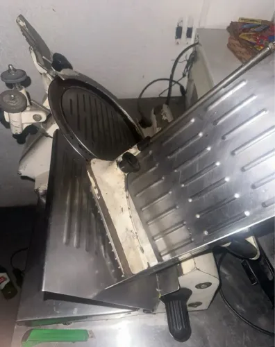 Máquina para corte frios e embutidos