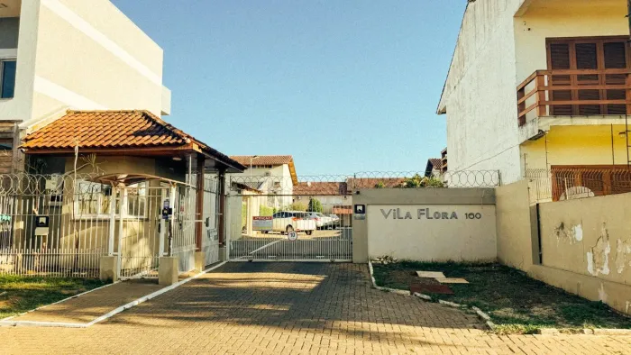 Sobrado à venda em condomínio de 3 quartos, no Bairro Fatima.
