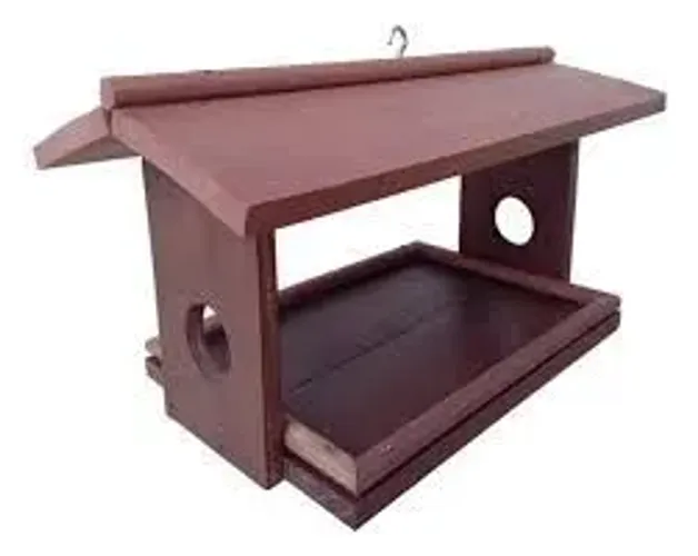 Casas de passarinho e comedouro