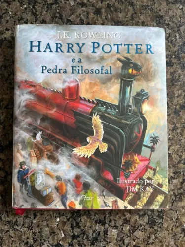 Harry Potter e a Pedra Filosofal - Edição Ilustrada