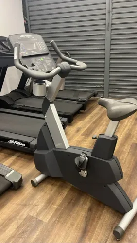 Bike ergométrica vertical life fitness Integrety 